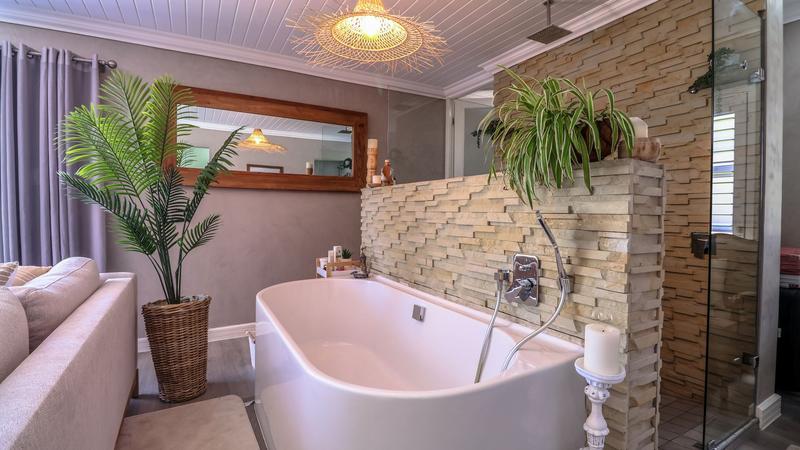 5 Bedroom Property for Sale in Num Num Cape Estate Western Cape